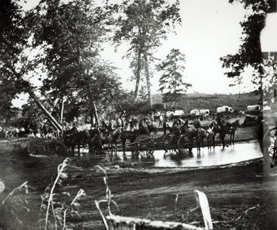 Batterie fédérale traversant un affluent de la rivière Rappahannock le jour de la bataille, Cedar Mountain, Virginie, 9 août 1862 - American Photographer